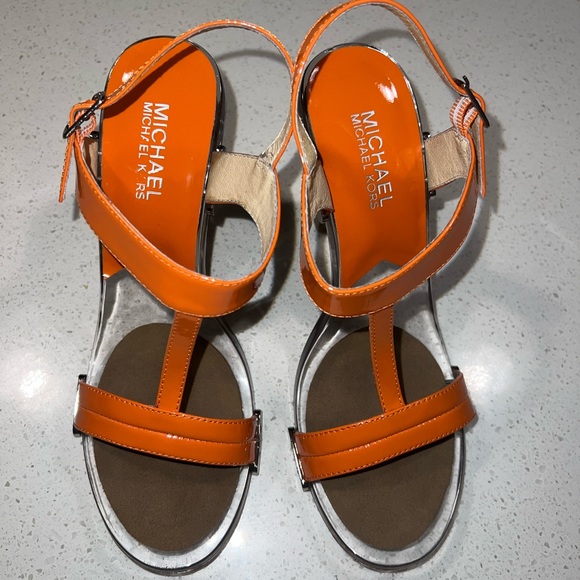 Michael Kors Lani Darrien Leather T-strap open toe heels Sandals Size 8.5 - Picture 4 of 8